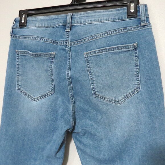 JustUSA Light Wash Mid-Rise Distressed Boyfriend Jeans Size 31 - Picture 6 of 10